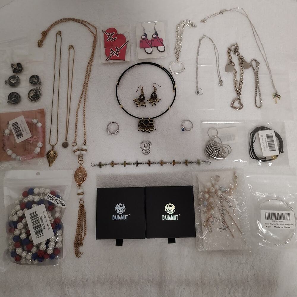 Fashion Costume Jewelry Lot/28